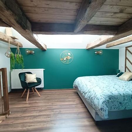 Appartement Independant La Tour Des Tuileries Aydoilles Esterno foto